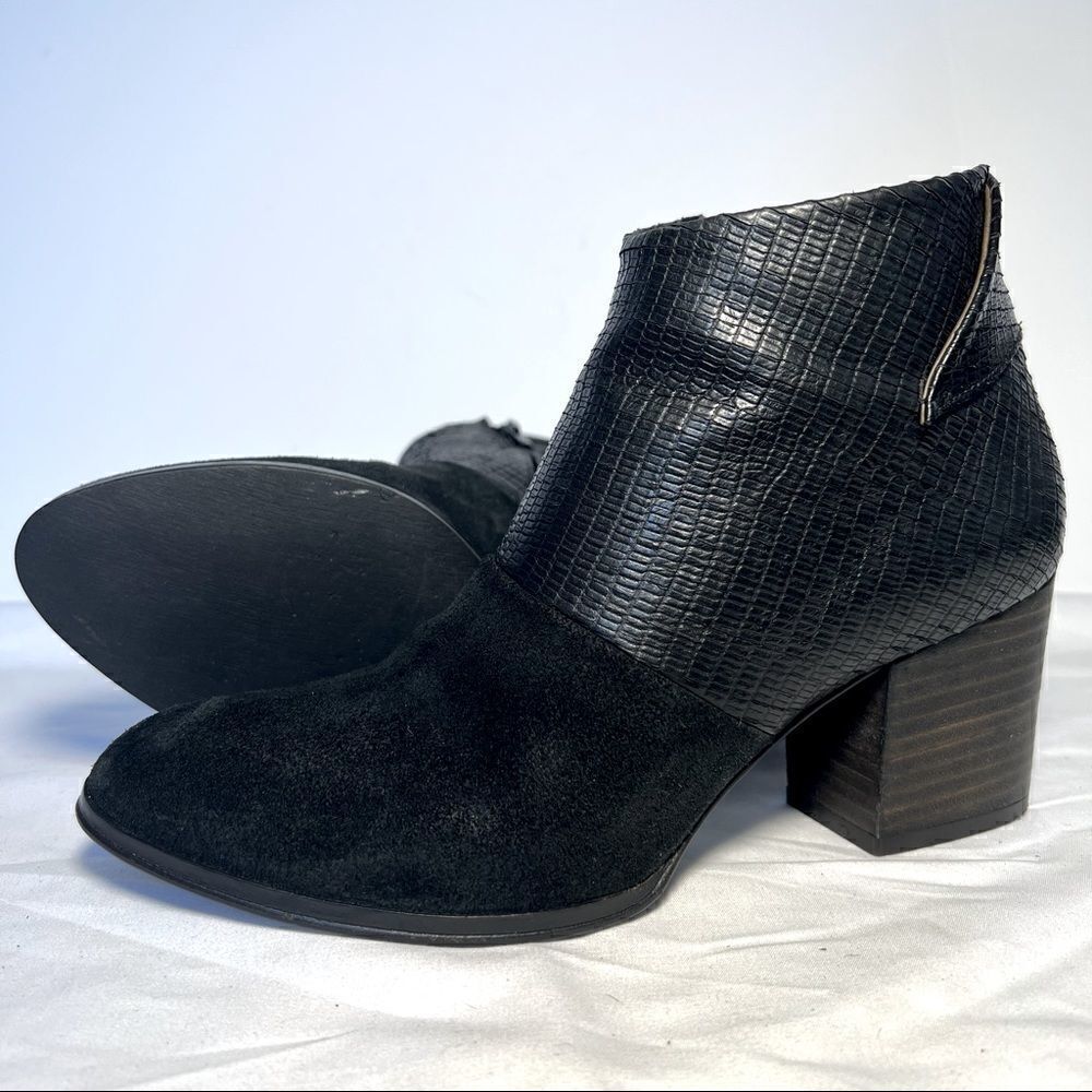 ‎COCLICO Oki Embossed Leather Suede Black Booties 37/US7